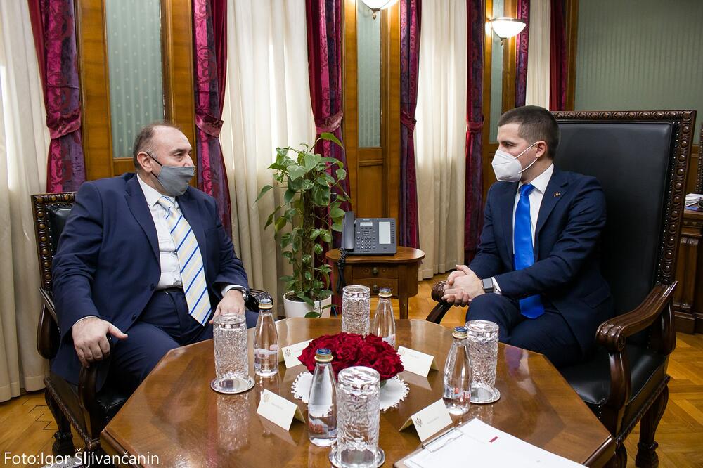 Bečić u razgovoru sa Bjekovićem, Foto: Skupstina.me