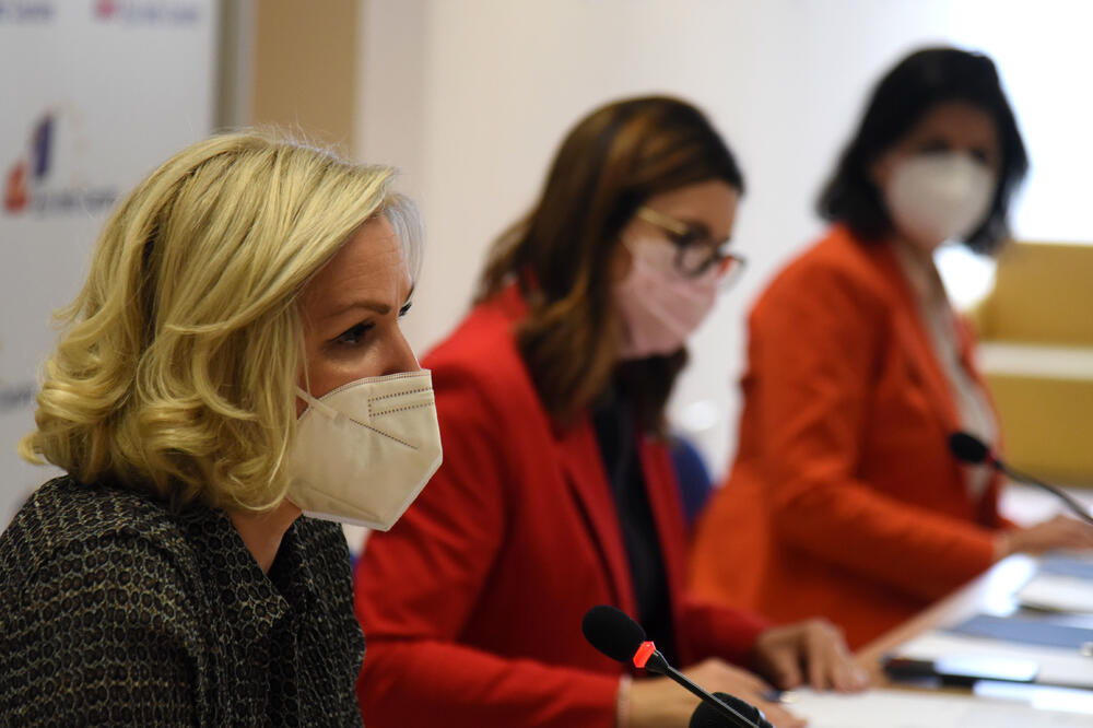 Sa jučerašnjeg potpisivanja sporzauma, Foto: Boris Pejović