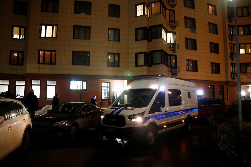 Policija ispred zgrade u kojoj je stan Navlajnog, Foto: Reuters