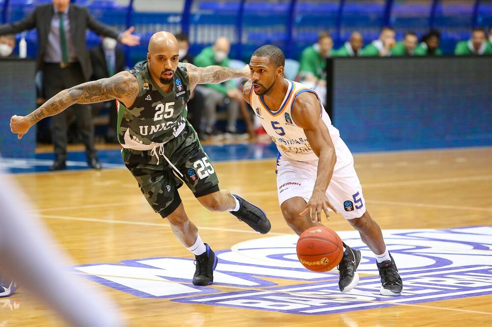 Derik Nidam u duelu sa Džordanom Tiodorom, Foto: KK Mornar/Media Pro