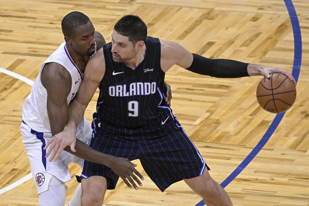 Vučević u duelu sa Ibakom, Foto: Beta/AP
