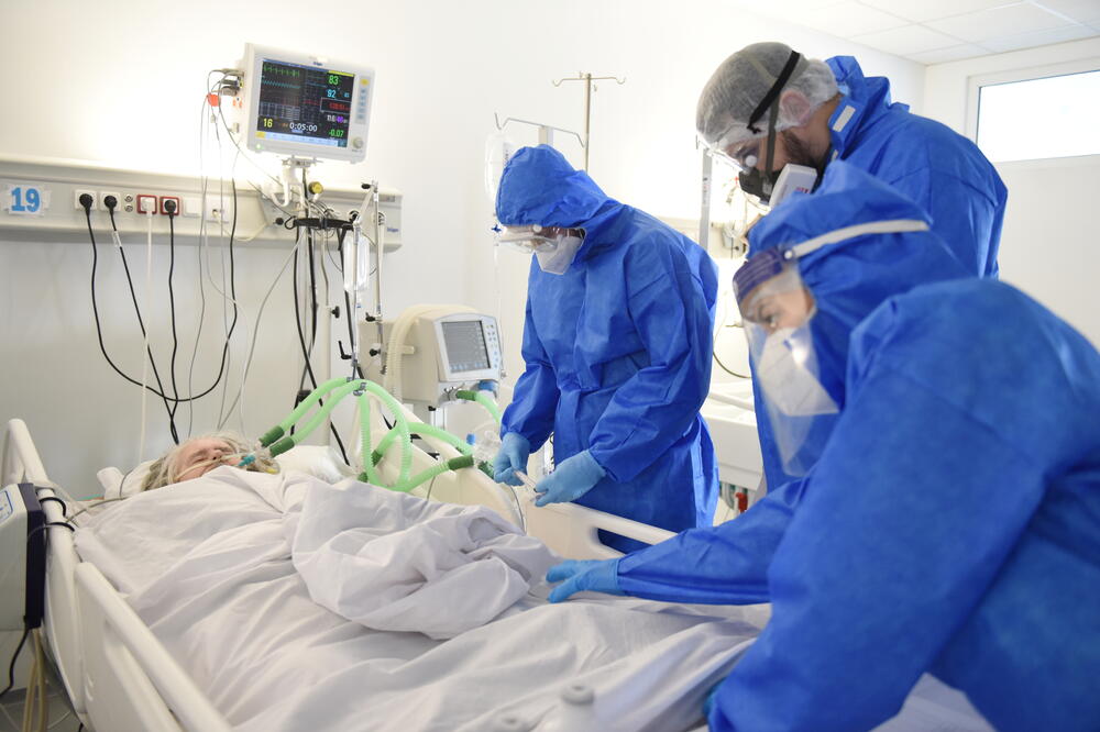U Srbiji obolijevanje i dalje veliko: iz bolnice u Kruševcu, Foto: Reuters