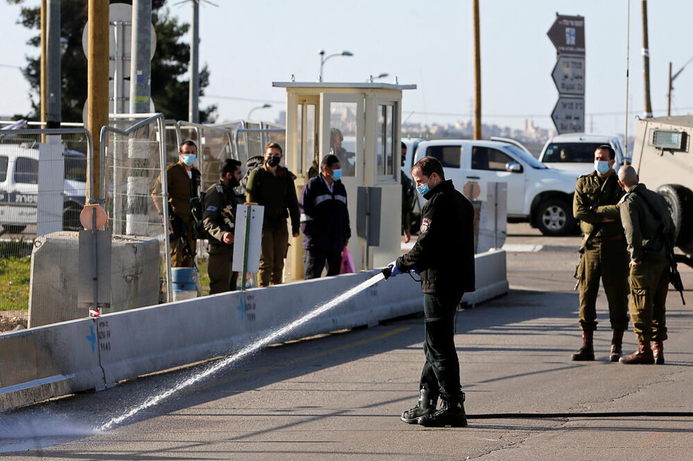 Izraelske bezbjednosne snage na licu mjesta, Foto: Reuters