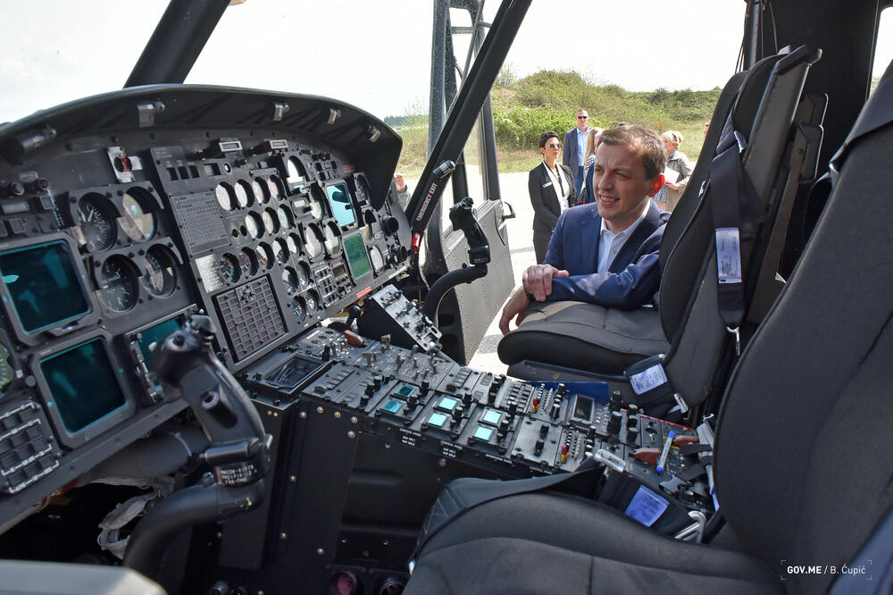 Zašto je opremanje VIP kožnim putničkim sjedištima dobilo prioritet u odnosu na nabavku podvjesnog naoružanja, Foto: Bojana Ćupić/Vlada Crne Gore