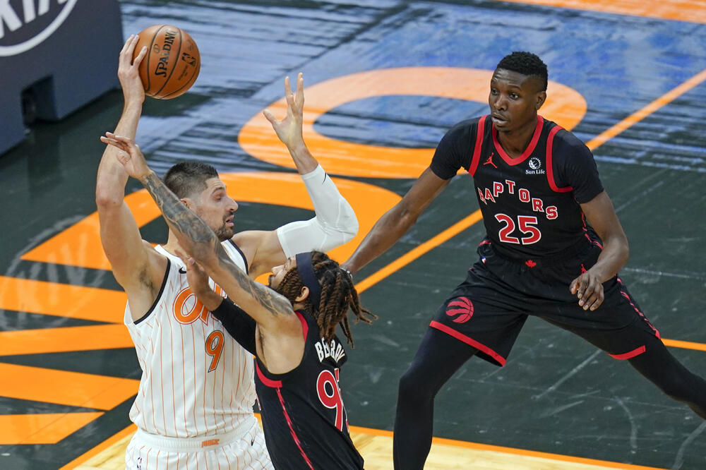 Vučević na meču sa Torontom, Foto: AP