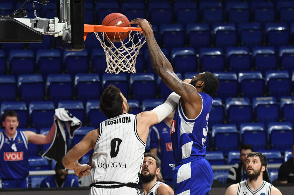 Jedan od najboljih: Vili Rid zakucava preko Amedea Tesitorija, Foto: Savo Prelević