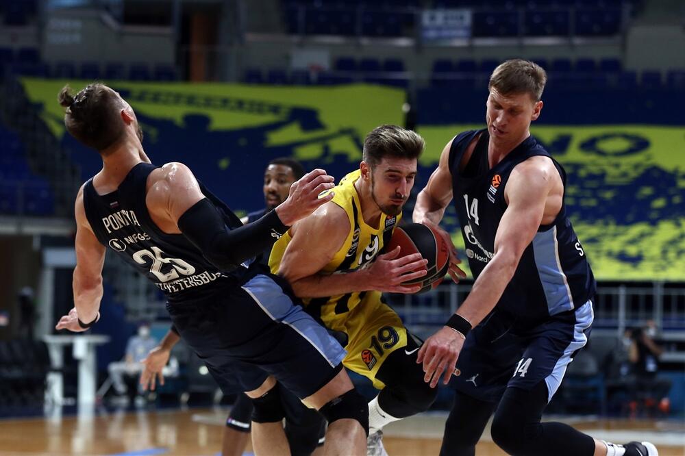 Nando de Kolo na meču sa Zenitom, Foto: Euroleague