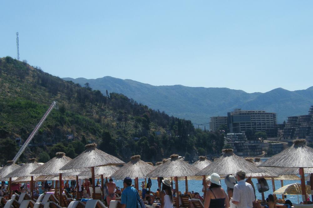 Brdo Košljun na ulazu u Budvu, Foto: Vuk Lajović