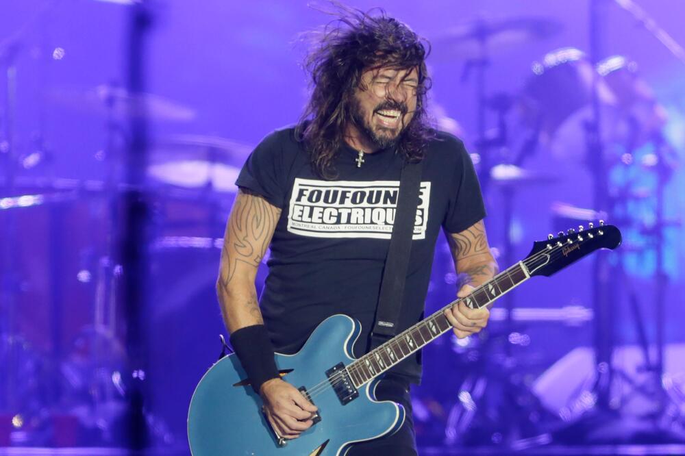 I am a River lyrics photo Dave Grohl Foo fighters march 2015  Foo fighters  dave grohl, Foo fighters nirvana, Foo fighters dave