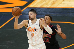 Vučević nadomak dabl-dabla, Čikago bolji od Orlanda