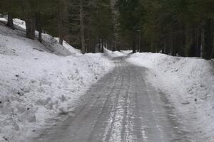 Jočić: Put ka Crnom jezeru se ne održava, prekriven snijegom i...