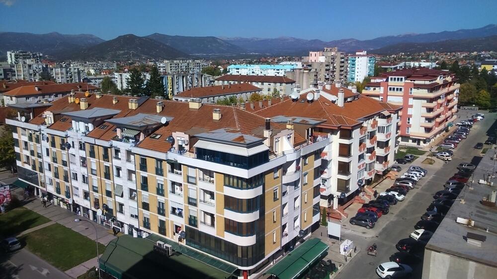 Nikšić: Bačena eksplozivna naprava ispred lokala, napravljena...