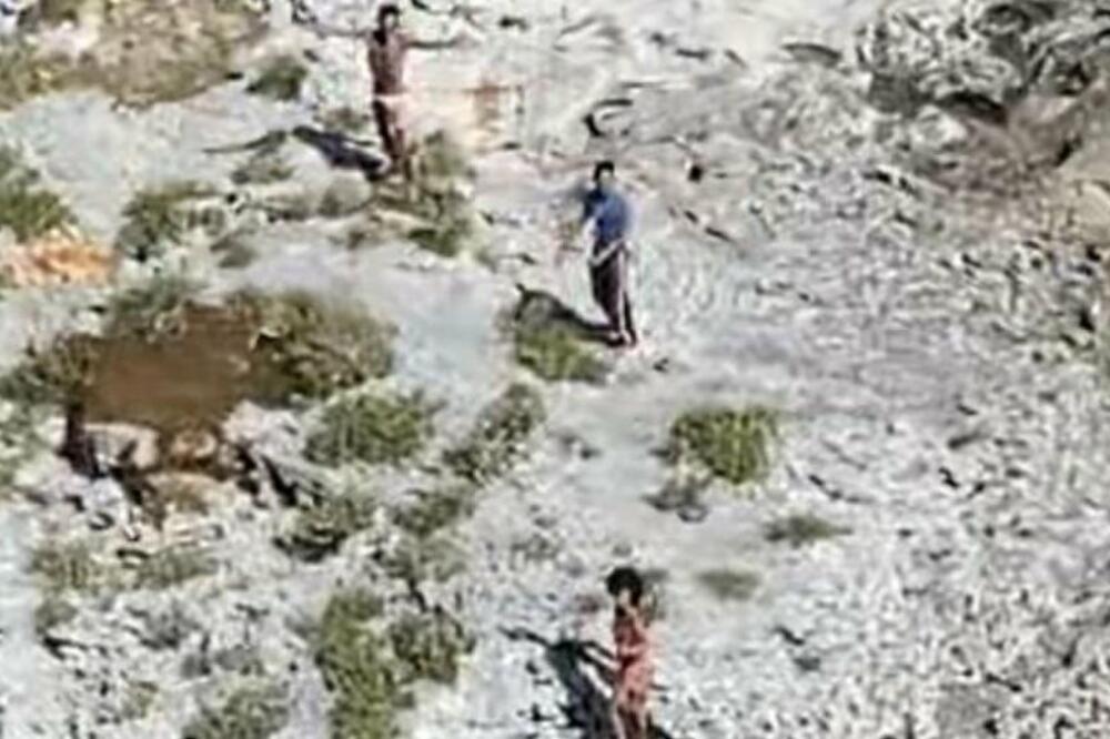 Troje ljudi privuklo je pažnju posade američke Obalske straže, Foto: US Coast Guard District 7