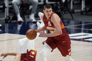 Tripl-dabl Dončića, dabl-dabl Jokića, Lejkersi nakon produžetka...