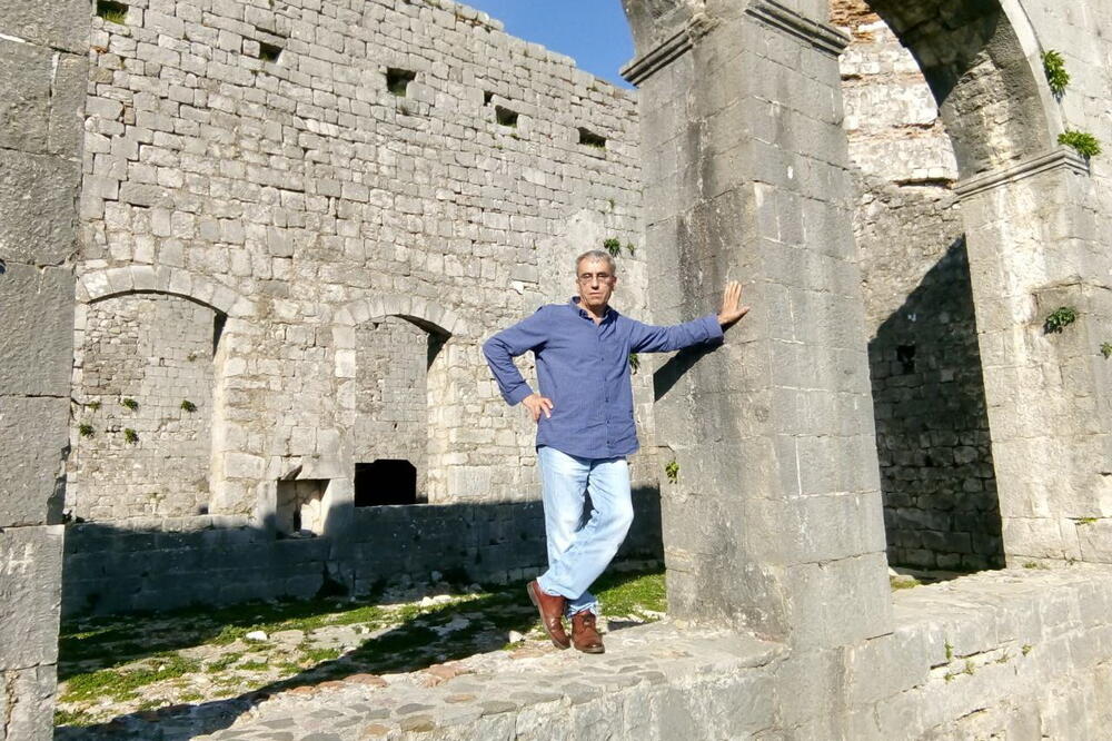 Pjesnik koji istražuje prošlost, Foto: Boka News