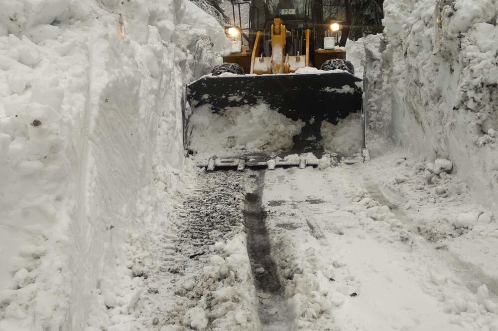 Čišćenje puta, Foto: Privatna arhiva