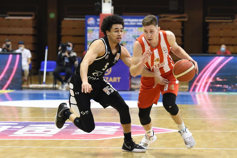 Aleksa Uskoković u duelu sa Markusom Pejdžom, Foto: Beta