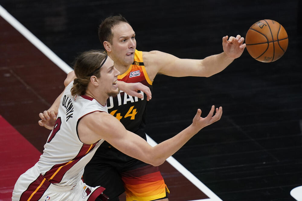 Bogdanović u duelu sa Olinikom iz Majamija, Foto: AP