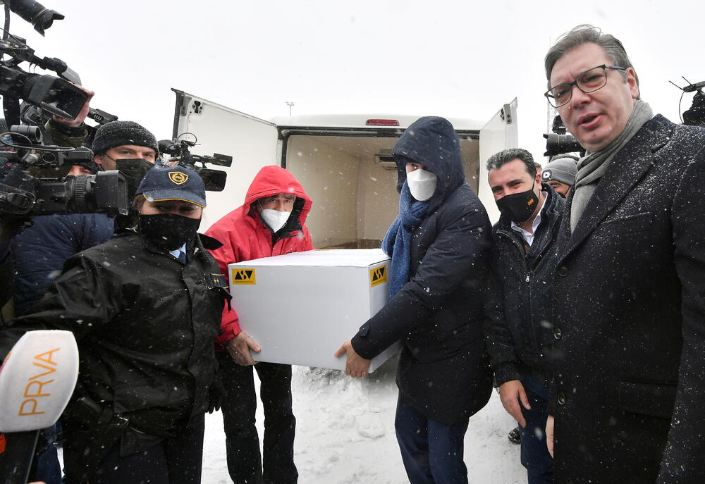 Sa primopredaje vakcina