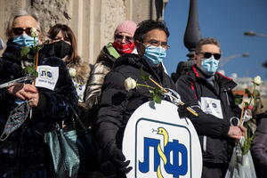 Minut ćutnje ispred Vlade Srbije: Ljekari umiru zbog loše...