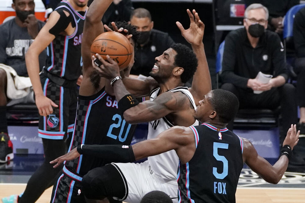 Kajri Irving na meču sa Sakramentom, Foto: AP