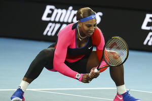 Velika Serena - sa 39 godina nadmoćno do polufinala