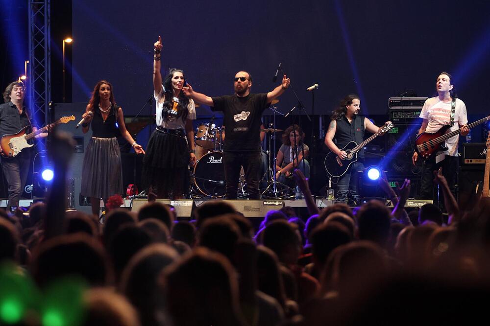 Punili hale, sale, stadione, klubove: Neverne bebe, Foto: Luka Zeković