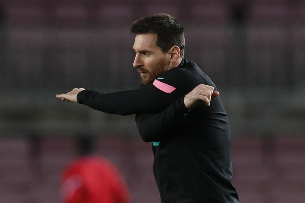 Mesi na zagrijavanju uoči meča, Foto: Reuters