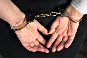 Muškarac uhapšen u Baru: Osumnjičen da je maskiran ukrao 40.000...