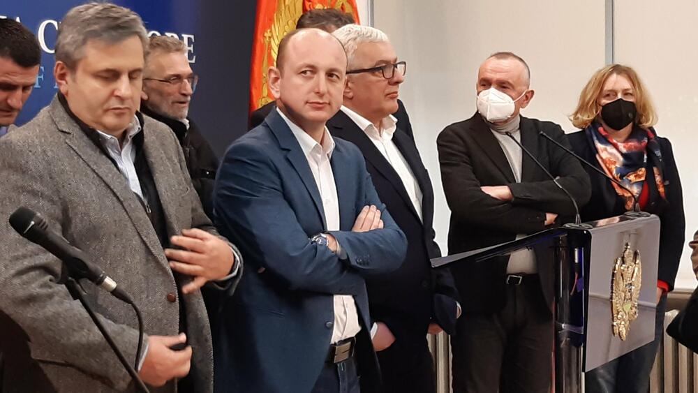 Sa pres konferencije DF