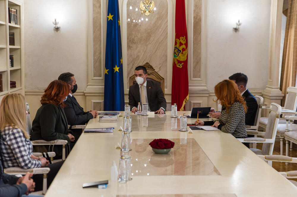 Bečić sa predstavnicima radio stanica sjevernih opština, Foto: Skupština Crne Gore