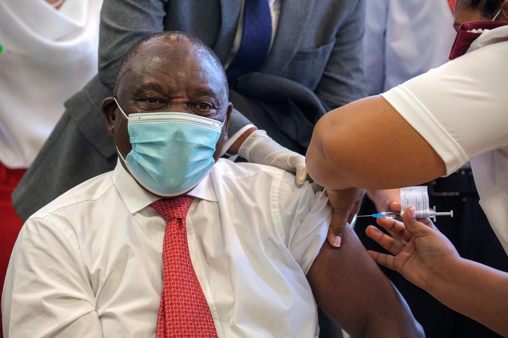 Ramafoza prima vakcinu, Foto: Reuters