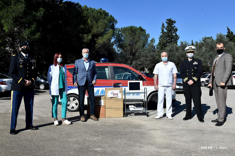 Prilikom primopredaje medicinske opreme, Foto: Ministarstvo zdravlja