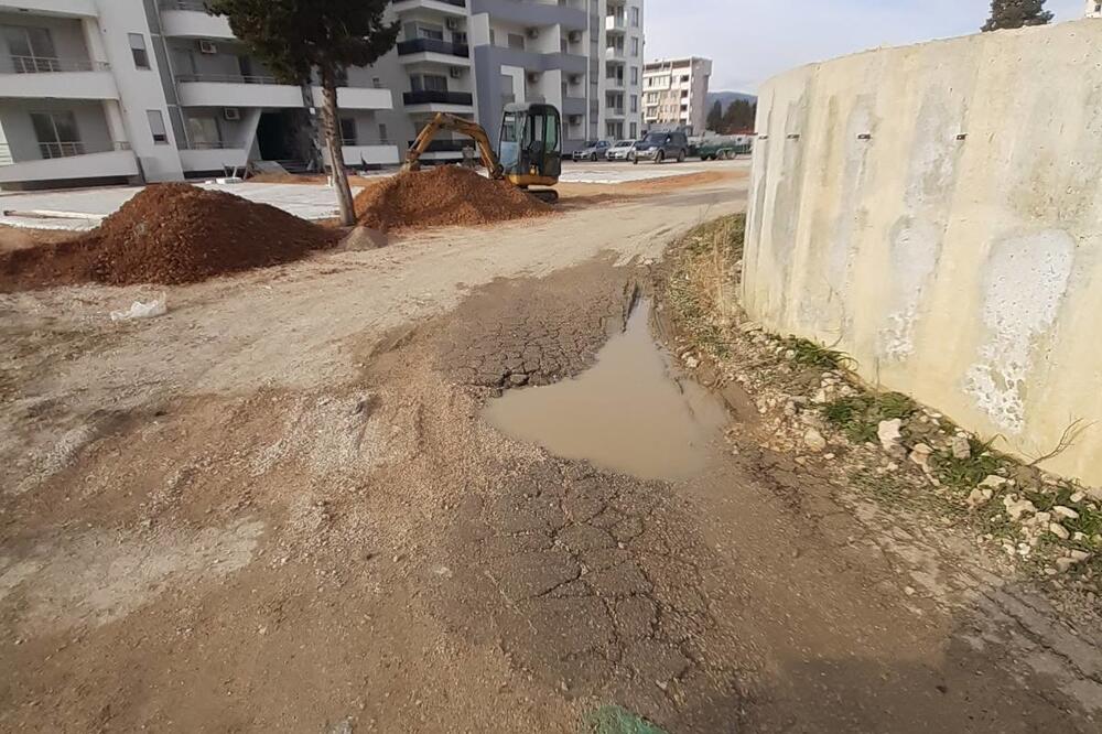 Raskopane ulice u Ulcinjskom polju, Foto: Samir Adrović