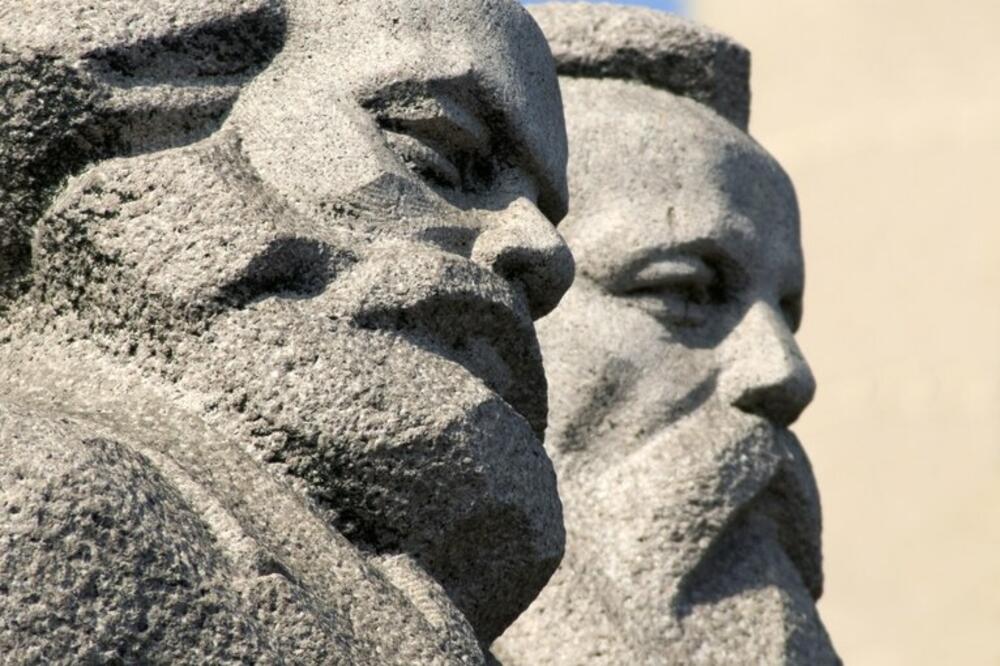 Spomenik Marksu i Engelsu u Kini, Foto: BBC