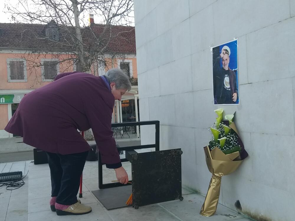 <p>Oproštaj od legendarnog kantautora, u gradu pod Trebjesom, organizovala je NVO "Pro Futuro"</p>