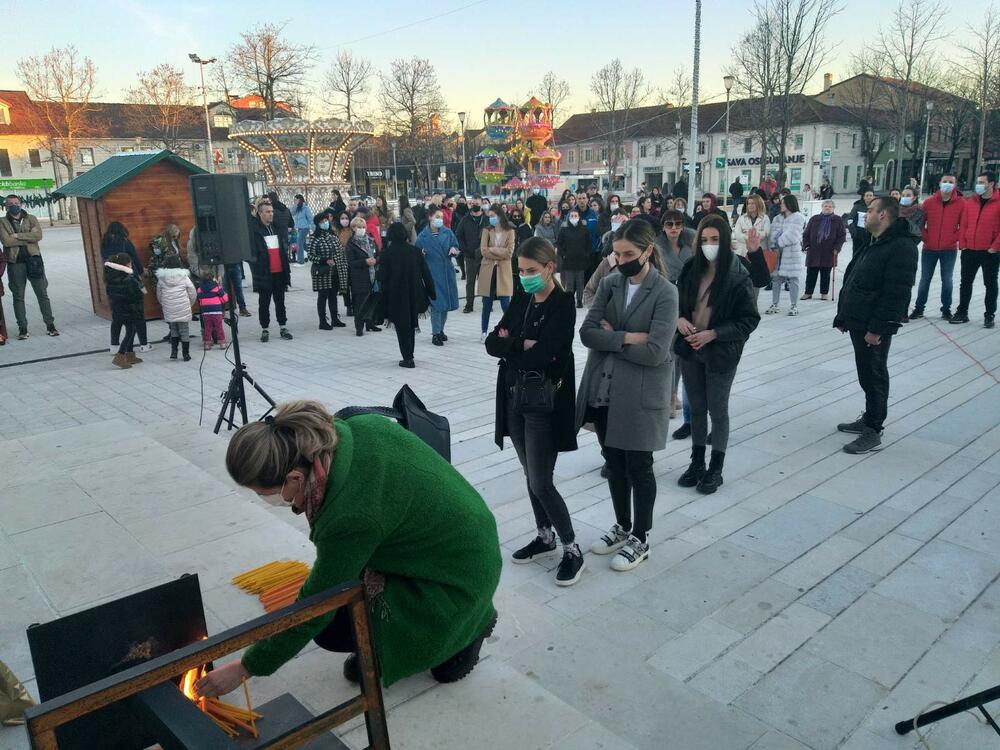 <p>Oproštaj od legendarnog kantautora, u gradu pod Trebjesom, organizovala je NVO "Pro Futuro"</p>