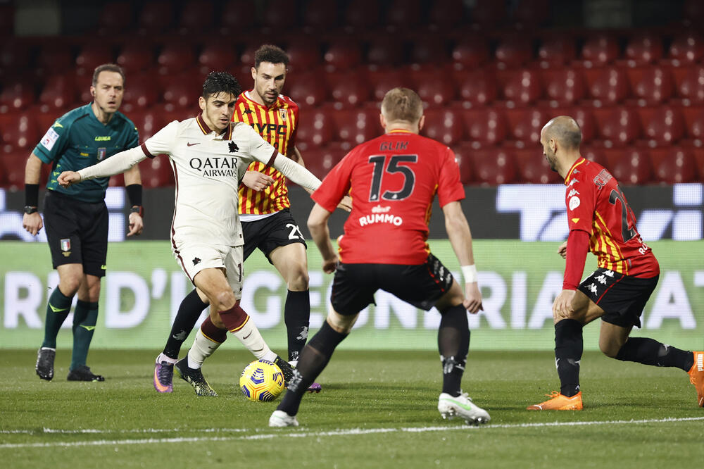 Glik je bio nesmotren ali je Benevento izdržao nalete "vučice", Foto: REUTERS