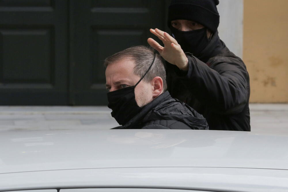 Policija privodi Dimitrisa Lignadisa -, Foto: Reuters