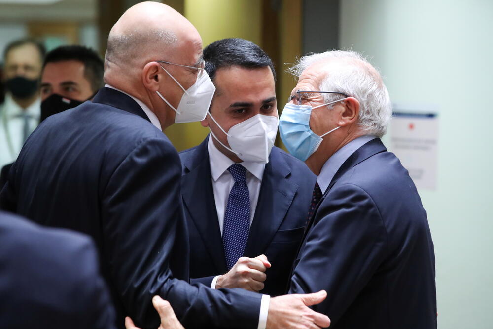 Borel sa grčkim i italijanskim ministrima Nikosom Dendiasom i Luiđijem di Maiom juče u Briselu, Foto: Reuters
