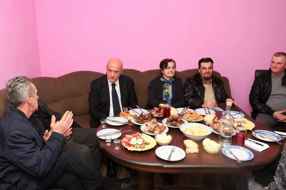 Davidović tokom posjete Božovićima, Foto: Narodni pokret