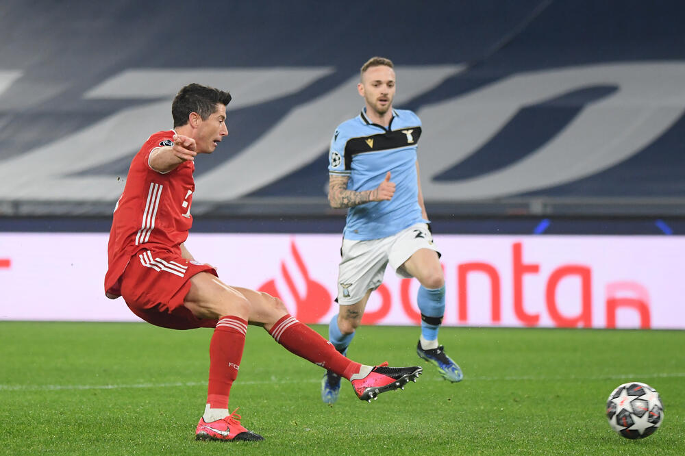 Levandovski postiže gol za Bajern, Foto: Reuters