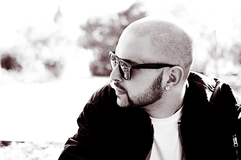 Voli da repuje o međuljudskim odnosima i dinamici u vezama: Sivilo, Foto: Sivilo