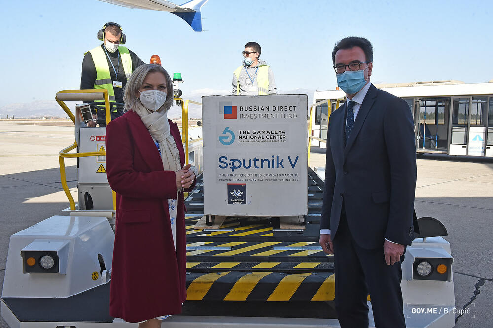 Borovinić Bojović i Maslenikov na aerodromu u Podgorici, Foto: Vlada Crne Gore