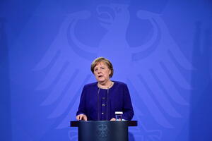 Stranka Angele Merkel razmatra kako da odgovori na istorijski loše...