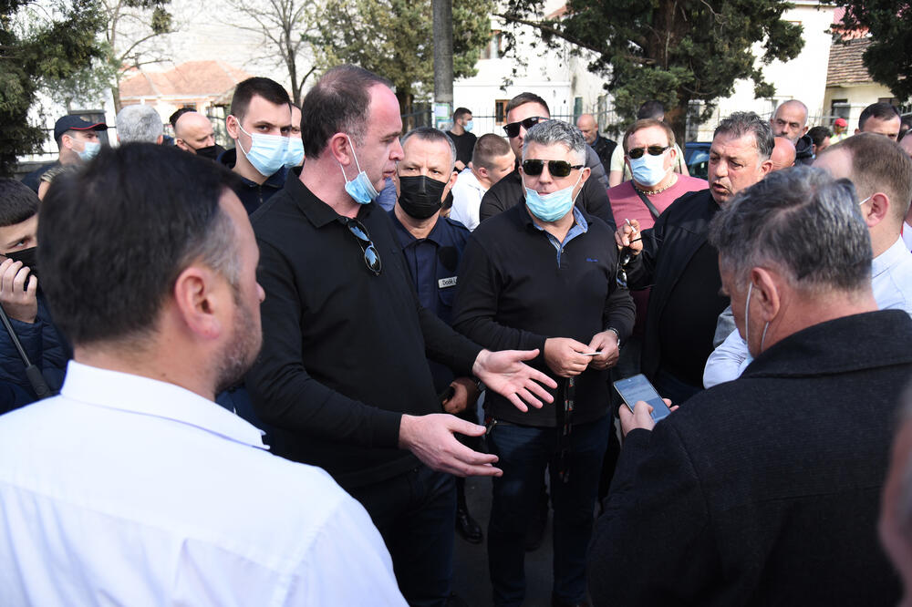 Rukovodstvo i građani smatraju da su diskriminisani novim mjerama, Foto: Savo Prelević