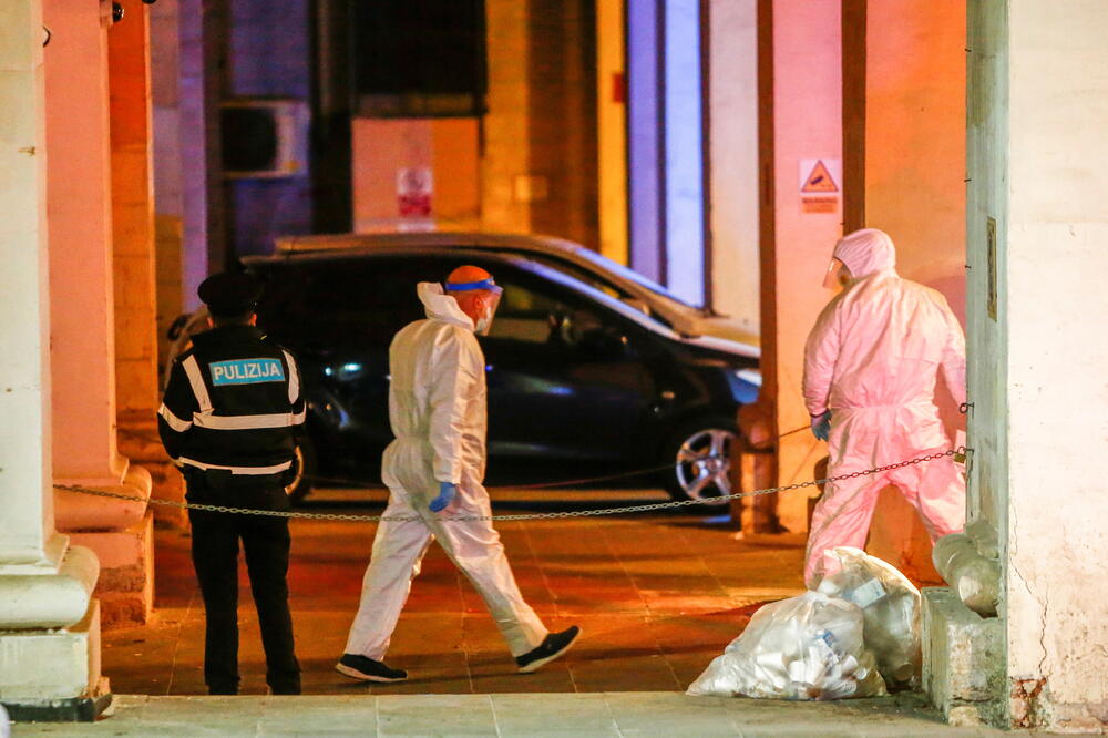 Džejmi Vela (u sredini) po izlasku iz zgrade suda, Foto: Reuters