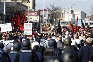Na protestima u Skoplju povrijeđeni policajci i novinari