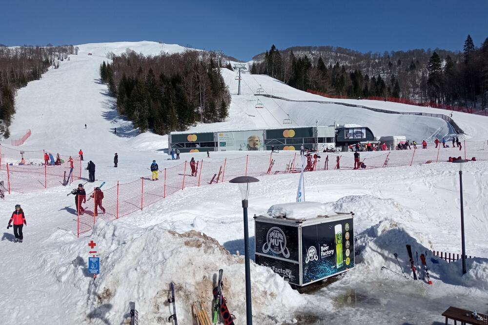 Snijega dovoljno, staze uređene, Foto: Dragan Šćepanović