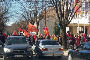 Ispred DPS Nikšić okupljeno stotinu građana: Kršenje...